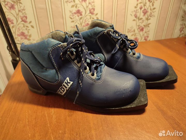 Лыжные ботинки, коньки