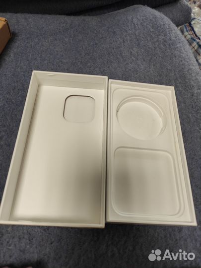 Коробка от iPhone 14 pro
