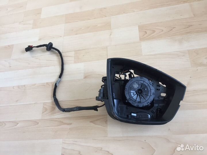 Корпус зеркала правый Skoda Kodaiq