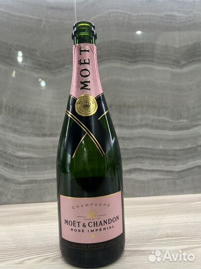 Пустая бутылка из под шампанского Моет моёт