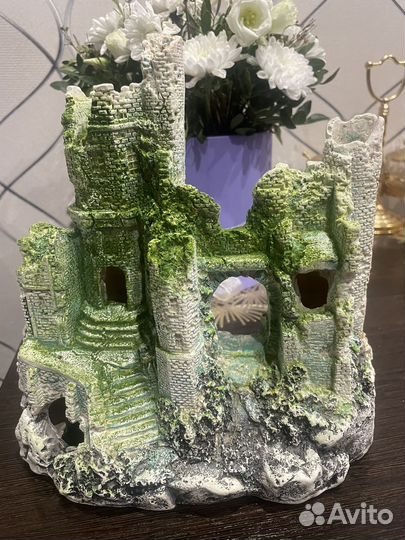 Замок для аквариума