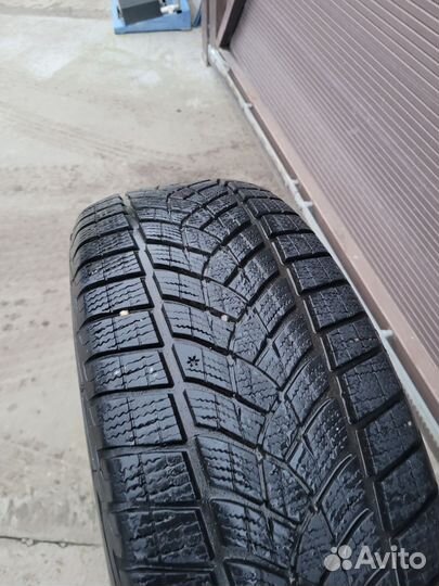 Goodyear UltraGrip Ice 225/60 R18 107