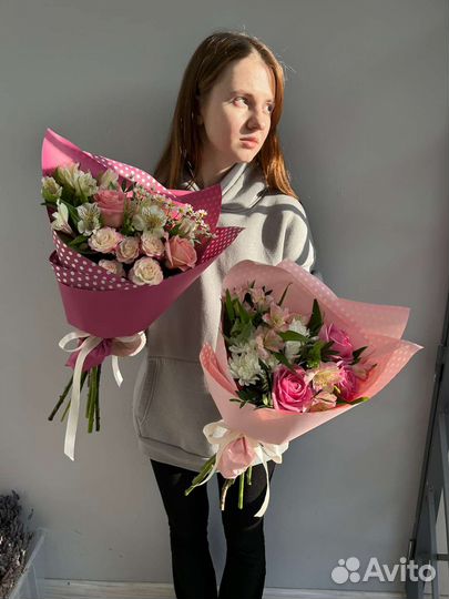 Букет комплимент из роз, хризантем, альстромерии