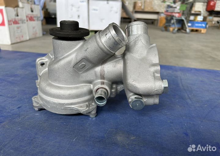 Водяной насос на Mercedes-Benz