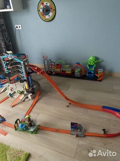 Большой гараж Hot wheels