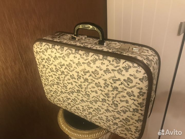 Чемодан времён СССР с ключом, Ключи от чемоданов