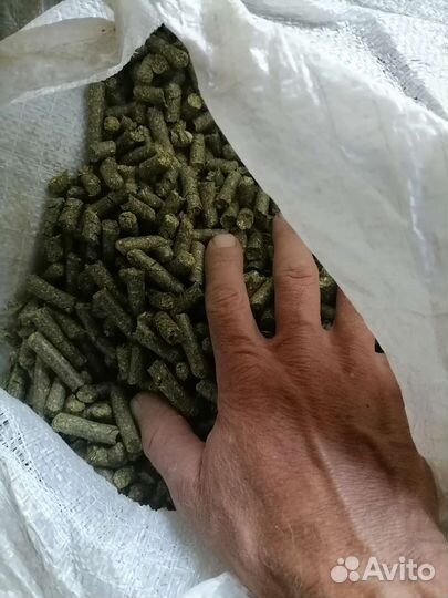 Витаминотравяная мука в гранулах из люцерны