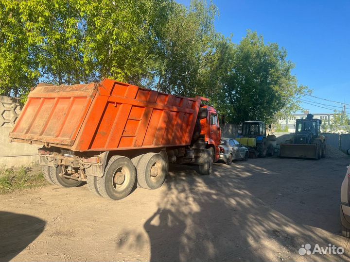 Водитель самосвала камаз