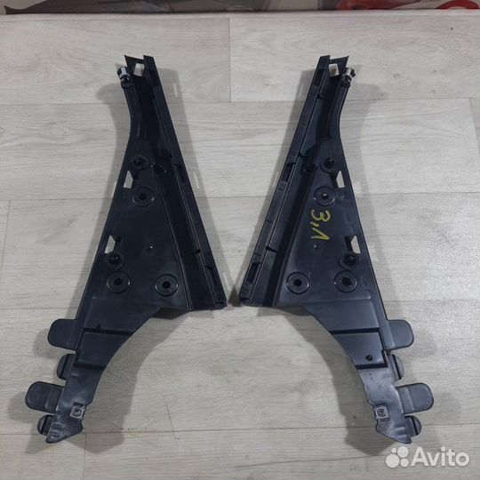 Направляющая стекла двери LADA Xray 2019