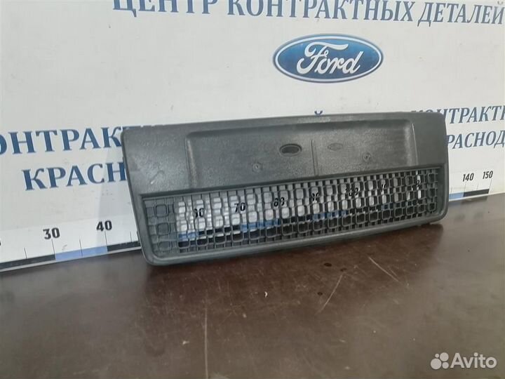 Решетка в бампер центральная Ford Fusion 2002