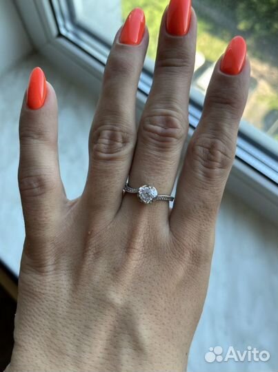 Серебренное кольцо с фианитом