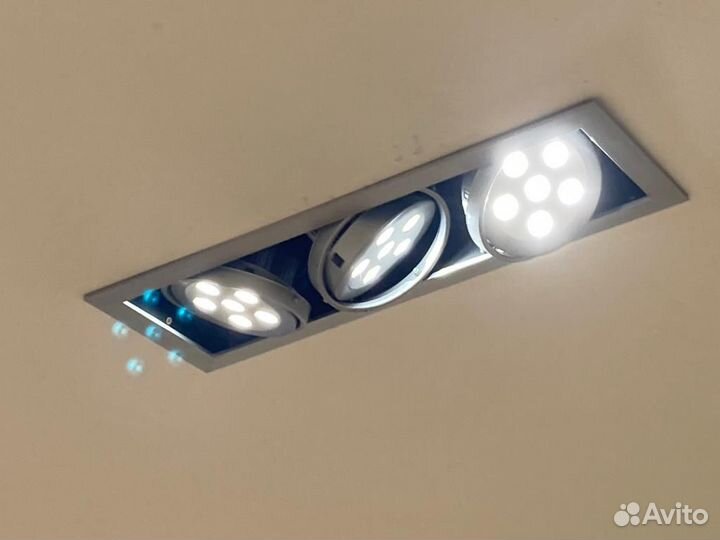 Светильник потолочный встраиваемый тройной поворот