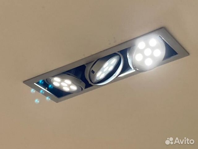 Светильник потолочный встраиваемый тройной поворот