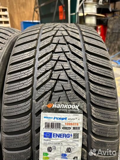 Hankook Winter I'Cept Evo 3 X W330A 265/35 R22 и 295/30 R22 102W