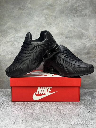 Nike Shox R4 Triple Black