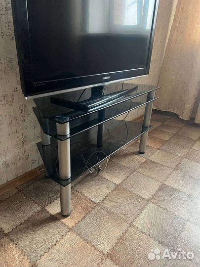 Стеклянная тумба под тв