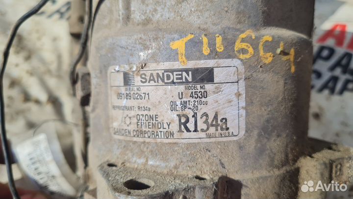 Компрессор кондиционера Mitsubishi Pajero 2