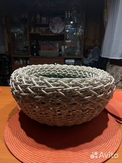 Кашпо из искусственного ратанга