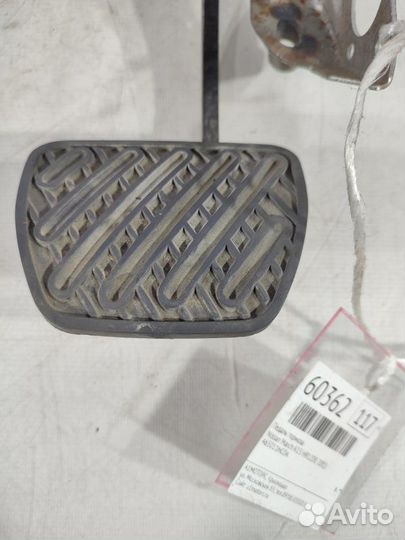 Педаль тормоза Nissan March K13 HR12DE 2011