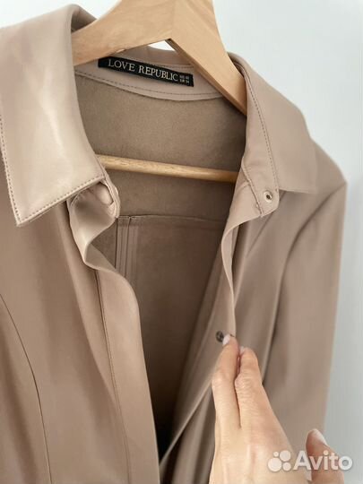 Песочный кожаный комбинзон c поясом(Love Republic)