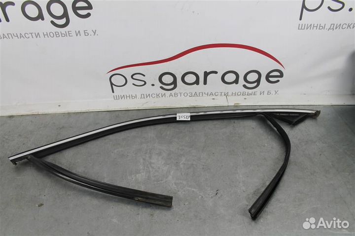 Уплотнитель стекла двери передней правой Volvo X