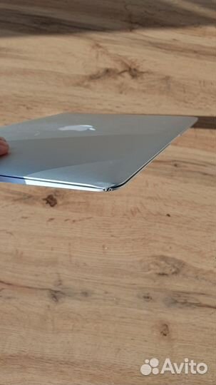 Apple MacBook Air 13-inch, 2017