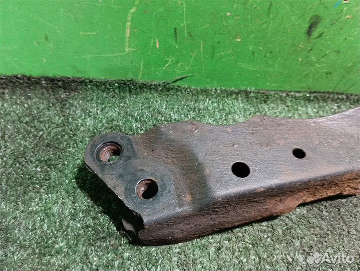 Кронштейн подрамника левый Toyota RAV4 A30 2006