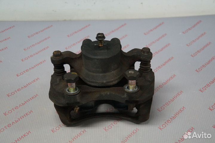 Nissan 41001-AU001 Суппорт тормозной правый