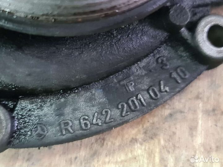 Помпа Mercedes W211 OM642