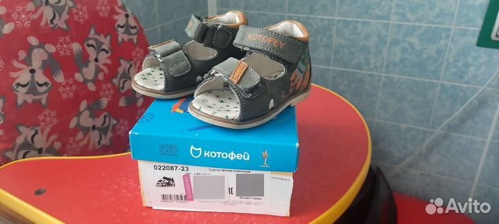 Сандали и кроссовки для первых шагов