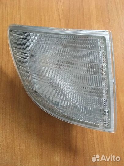 Указатель поворота правый белый Mercedes-Benz W638