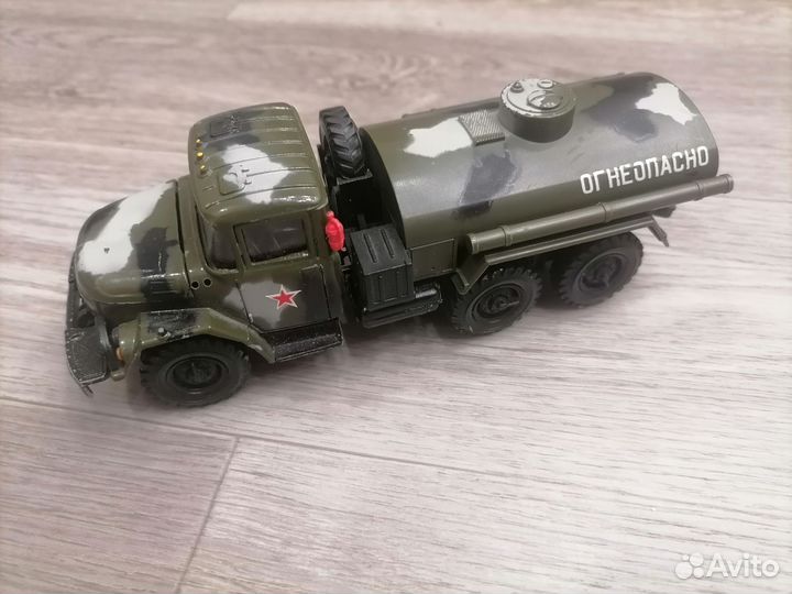 Коллекционная машинка бензовоз