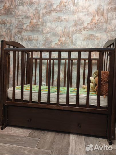 Детская кроватка фабрики Красная звезда