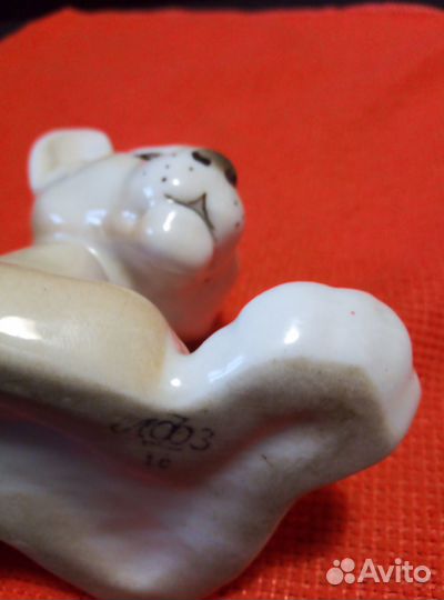 Фарфоровая статуэтка Львенок