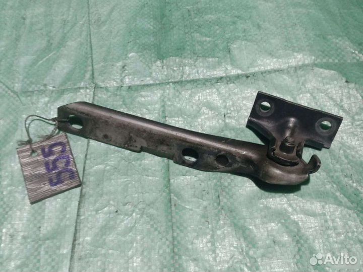 Петля капота правая Audi 80 B3