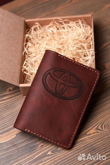 Обложка на паспорт и документы из натуральной кожи