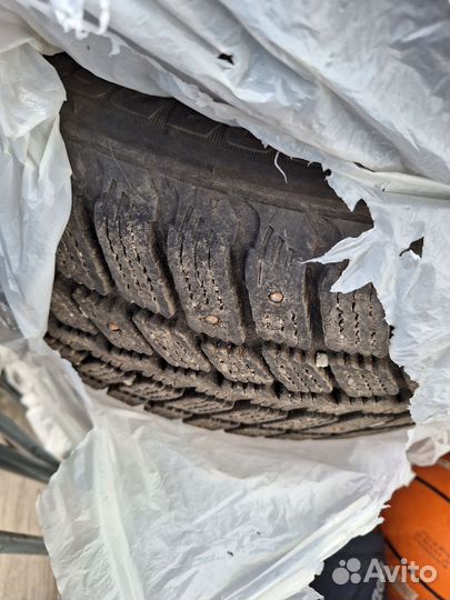 Roadstone Winguard WinSpike 215/50 R17