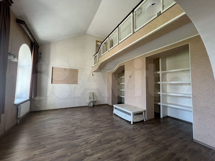 Коттедж 842,2 м² на участке 15 сот.