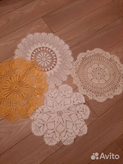 Салфетка вязаная ручной работы