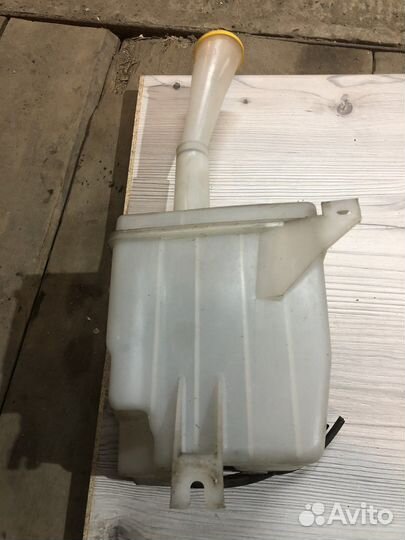 Бочок омывателя nissan liberty PM12