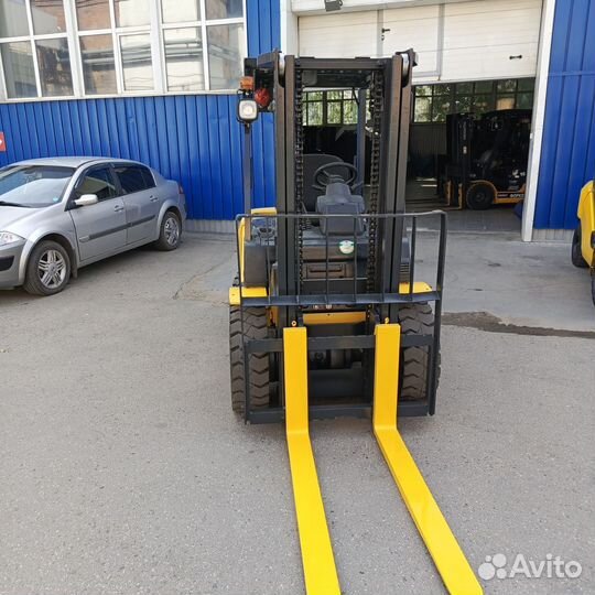 Вилочный погрузчик Komatsu FD30T-17, 2018