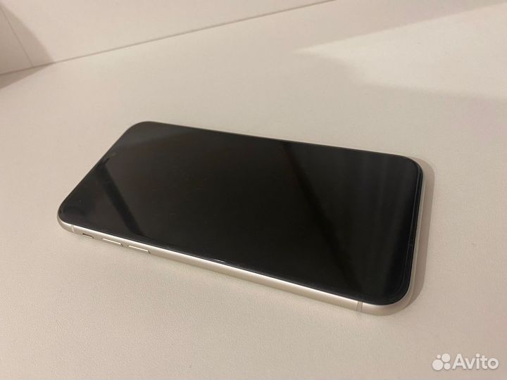 Телефон iPhone 11