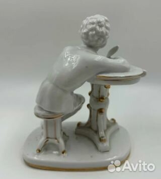 Статуэтка фарфор 