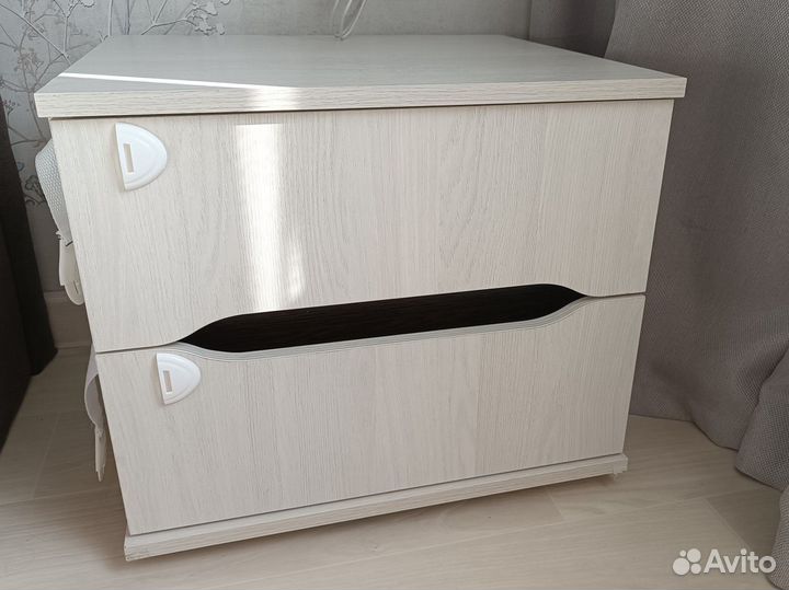Тумба прикроватная
