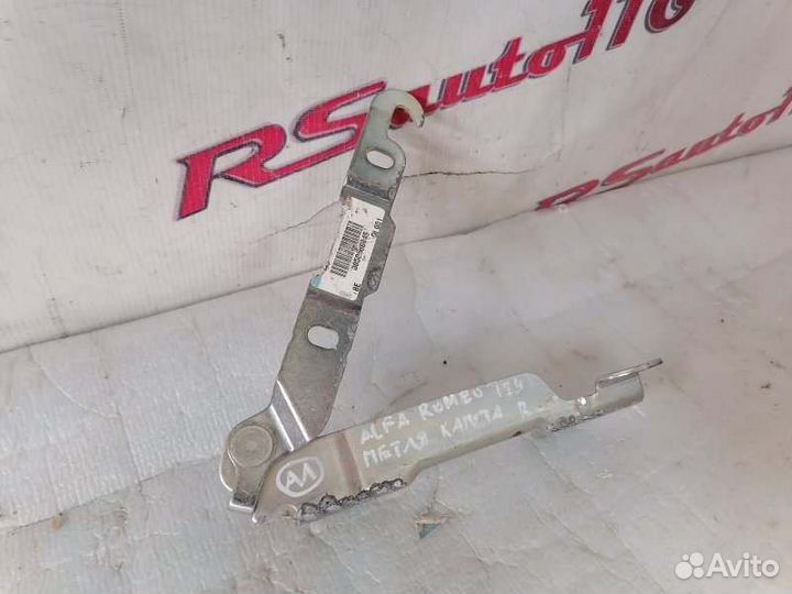 Петля капота правая Alfa Romeo 159 1