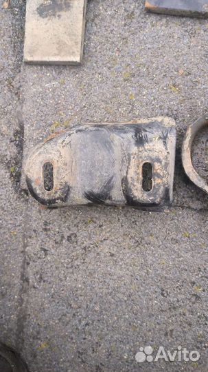 Кронштейн опорной подушки двигателя Audi 80 B3 B4