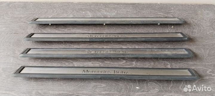 Накладки на пороги Mercedes w211