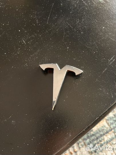 Значек tesla