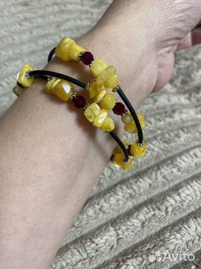 Браслет женский с натуральным молочным янтарем