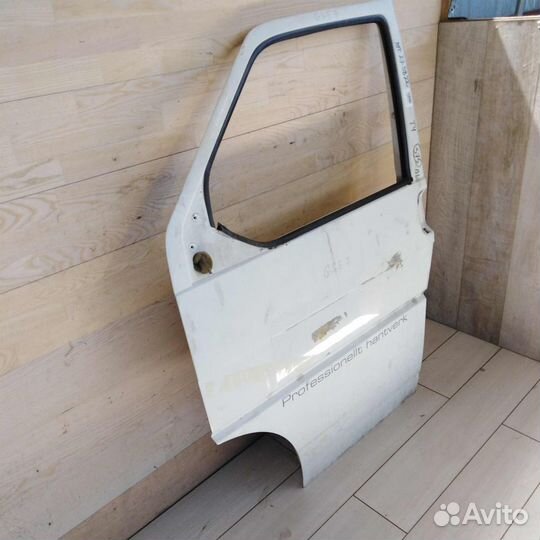 Дверь передняя левая Volkswagen Transporter t4 199